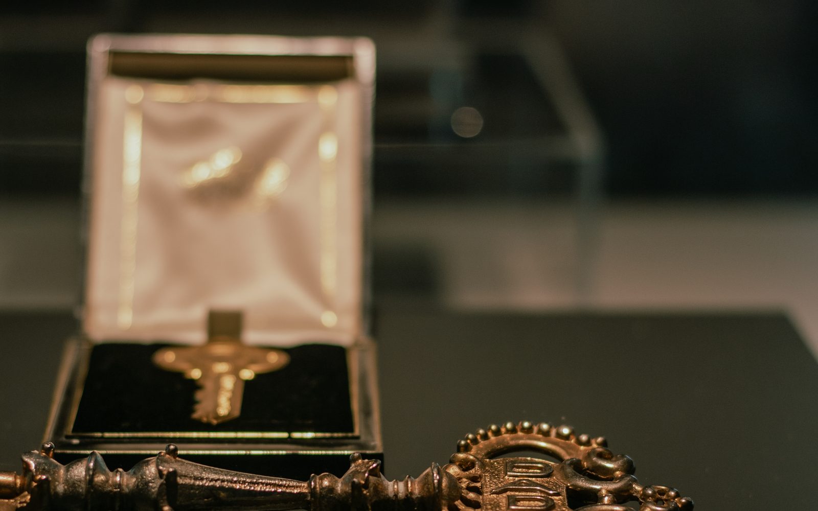 Gold keys and honours awarded to Rocío Jurado, on display